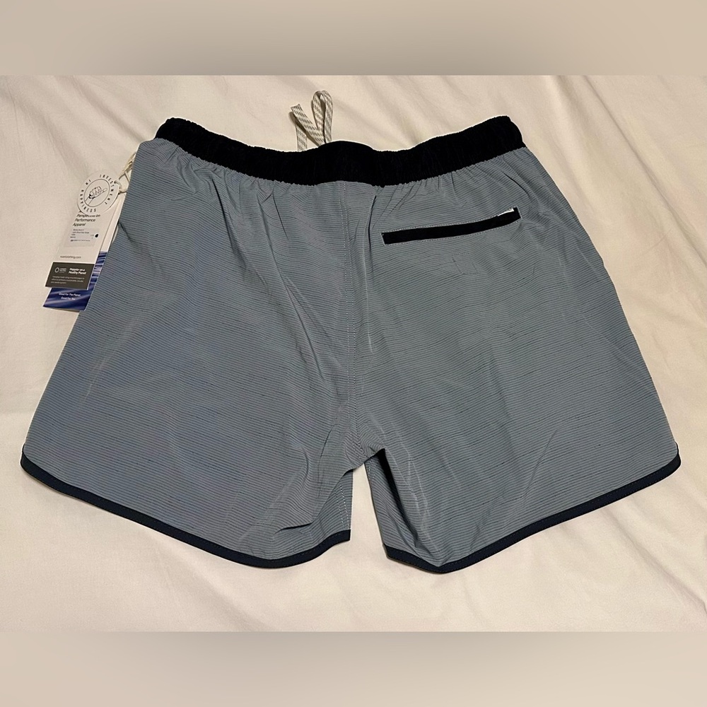 NWT!! Vuori Men's Banks Short 5 in Light Cloud Slub Stripe - Picture 7 of 11